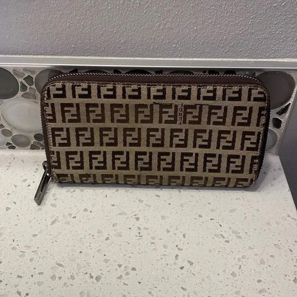 Fendi authentic canvas wallet - Picture 1 of 16